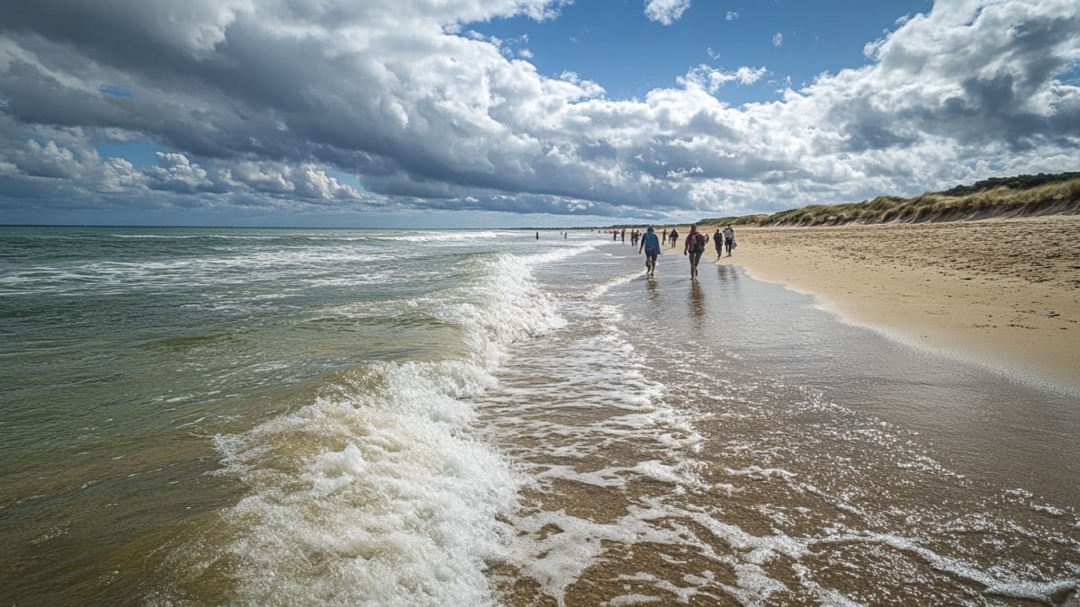 Marcheurs sur une plage