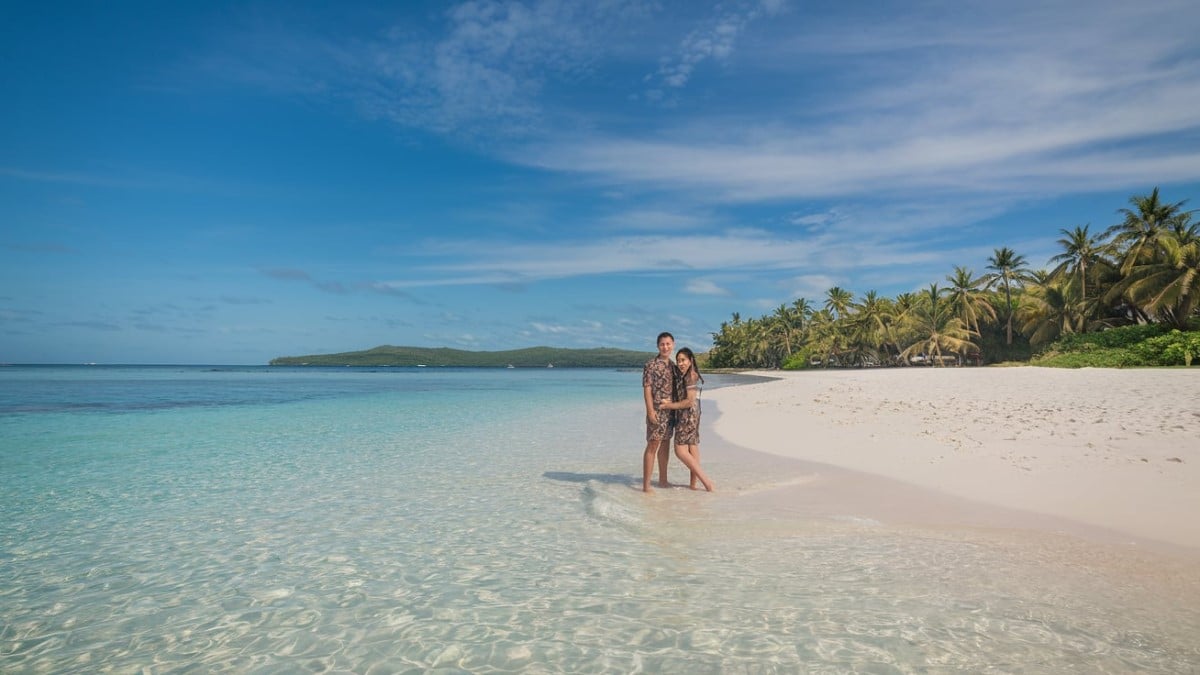 Couple plage île tropicale