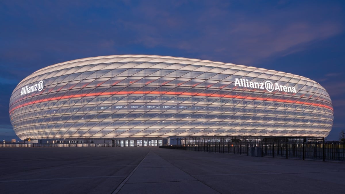 Stade Allianz Arena illuminé