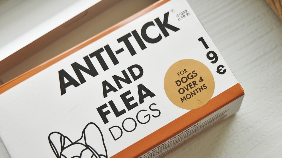 Produit anti-tiques pour chiens