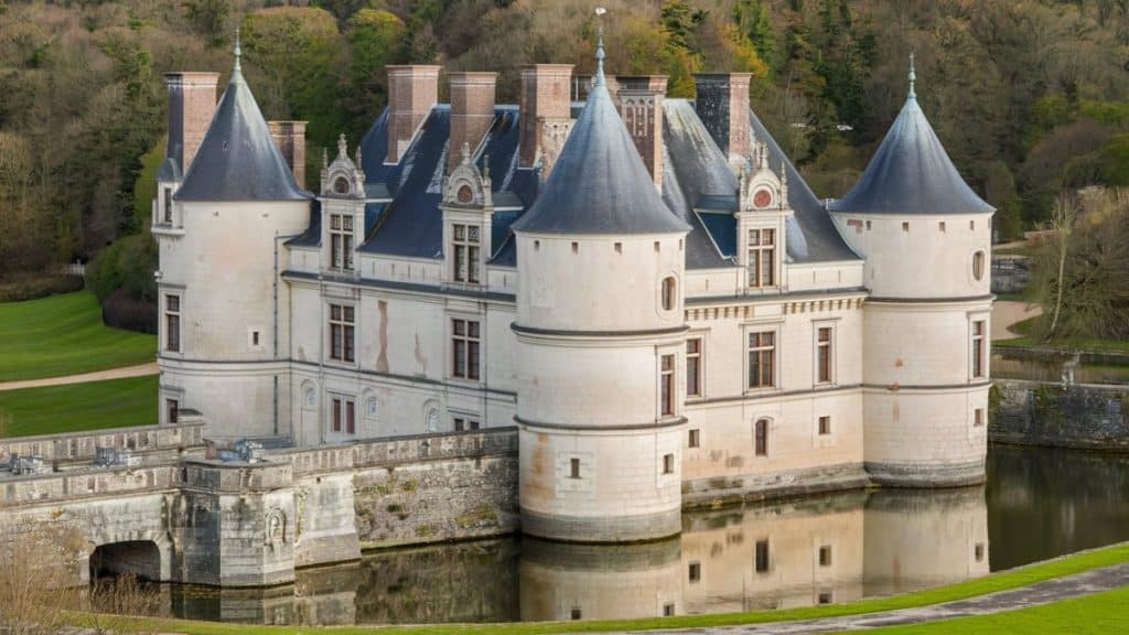 Château avec douves et tours