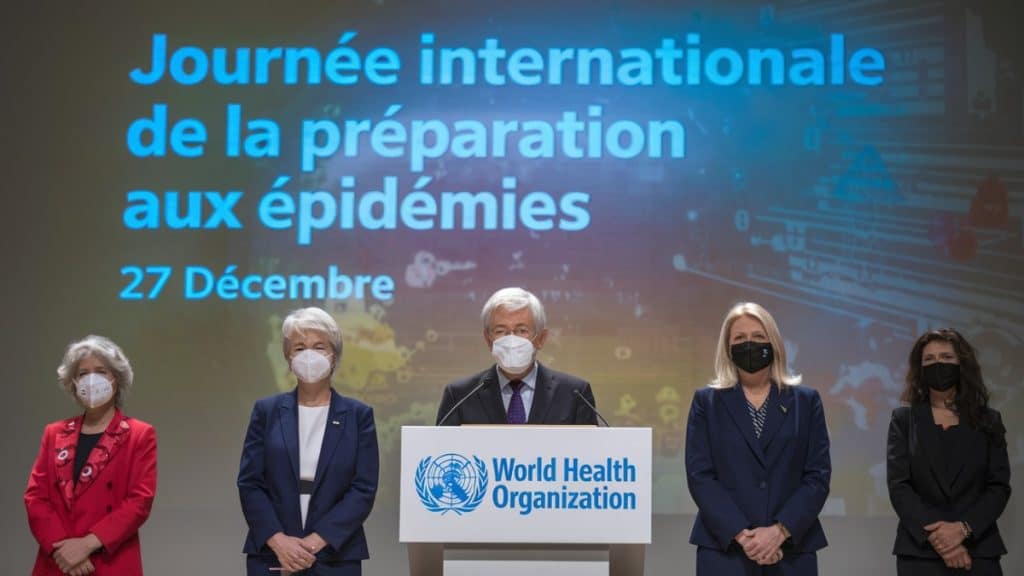 Experts discutant des épidémies