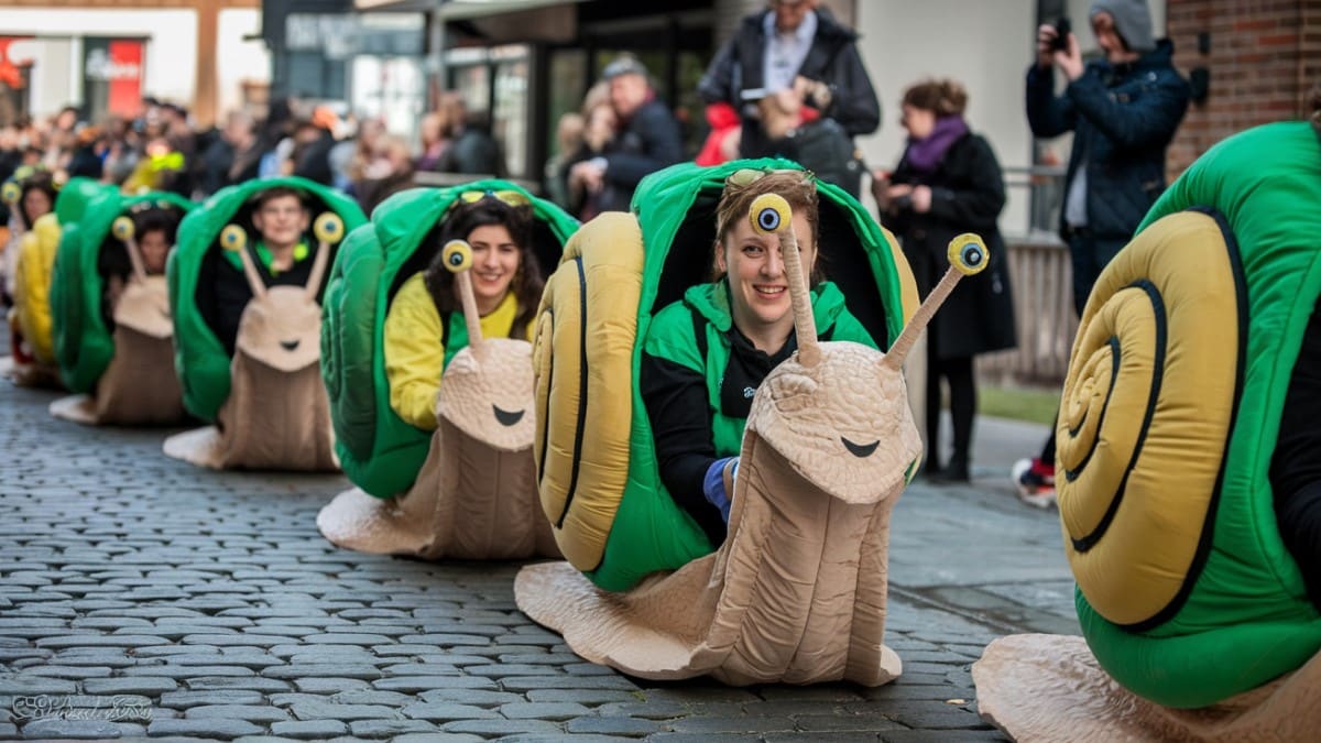 Parade costumée en escargots