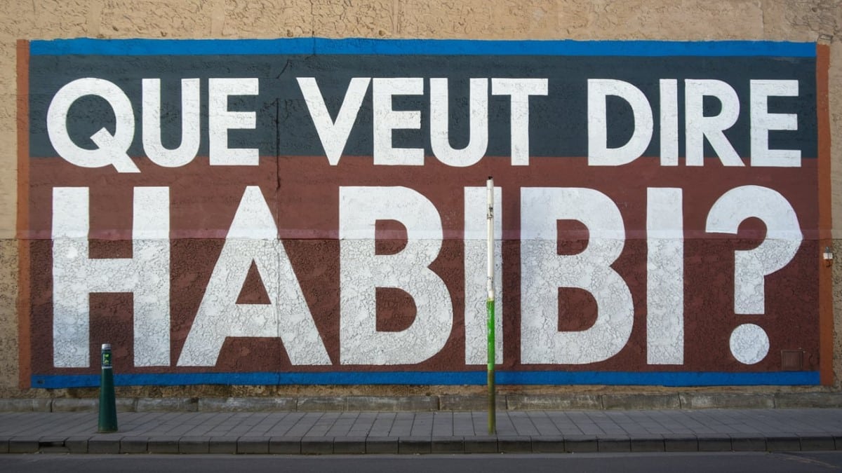 Fresque texte Habibi murale