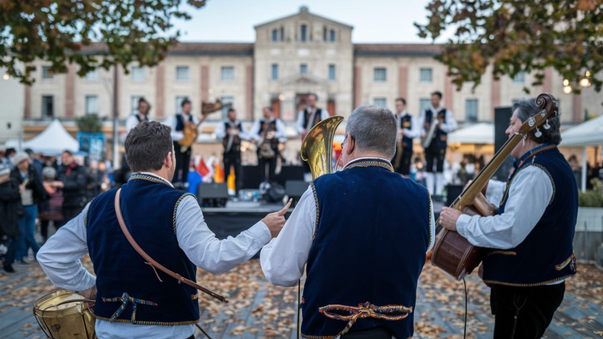 musiciens jouant en public